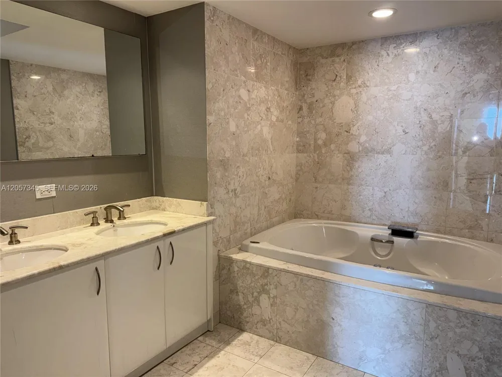 1331 Brickell Bay Dr #2801 Miami, FL 33131