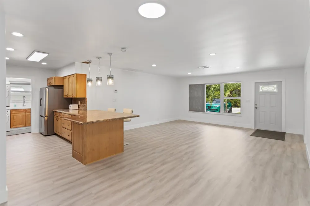 317 NE 3RD AVENUE Dania Beach, FL 33004