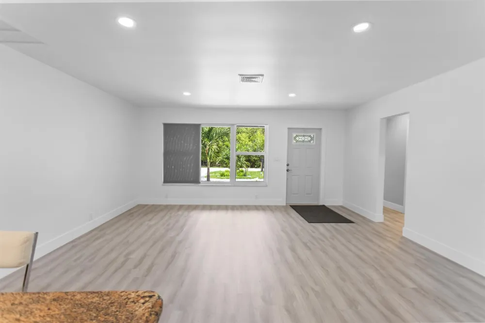 317 NE 3RD AVENUE Dania Beach, FL 33004