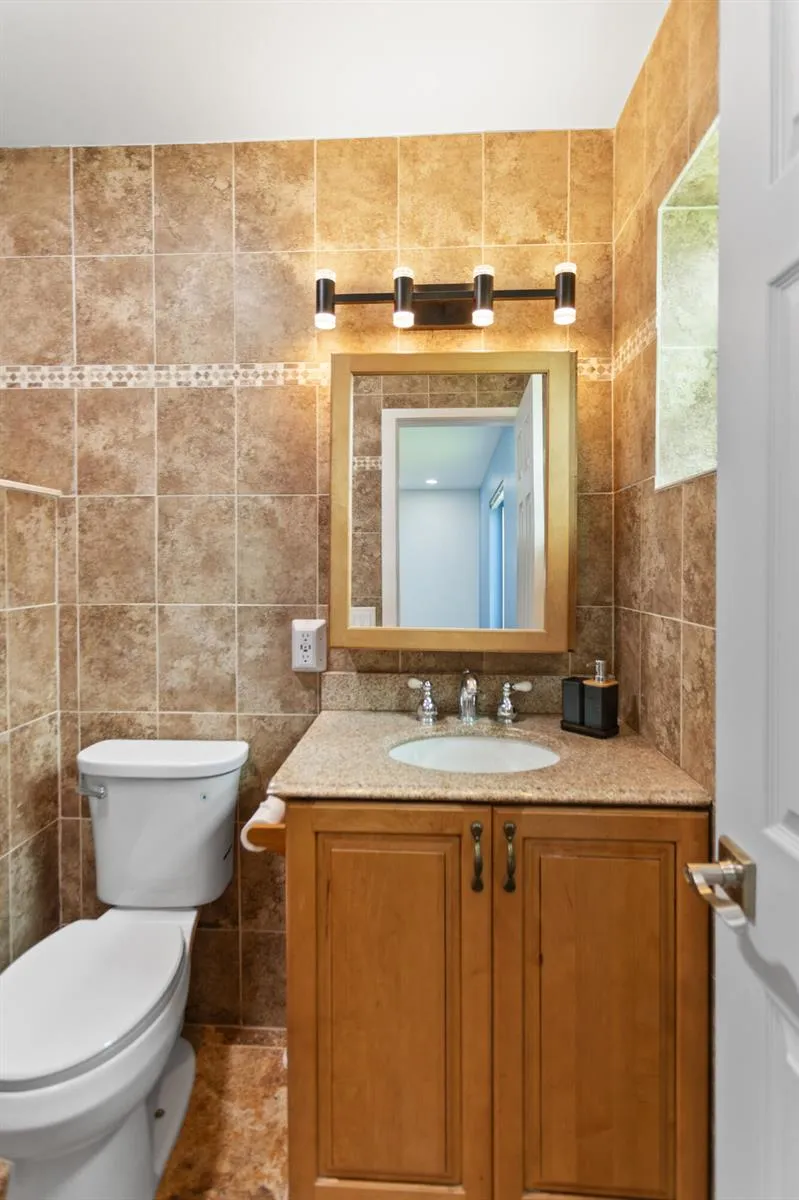 317 NE 3RD AVENUE Dania Beach, FL 33004