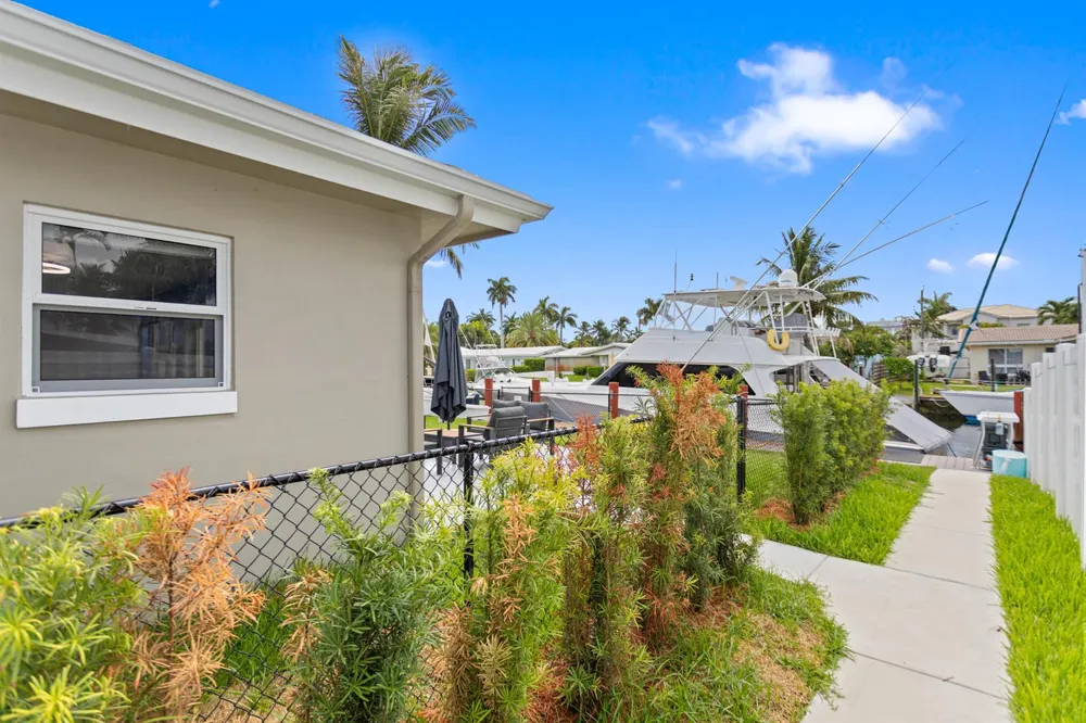 317 NE 3RD AVENUE Dania Beach, FL 33004