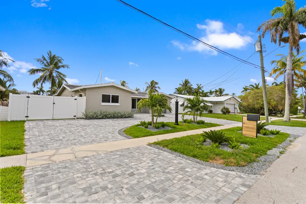 317 NE 3RD AVENUE Dania Beach, FL 33004