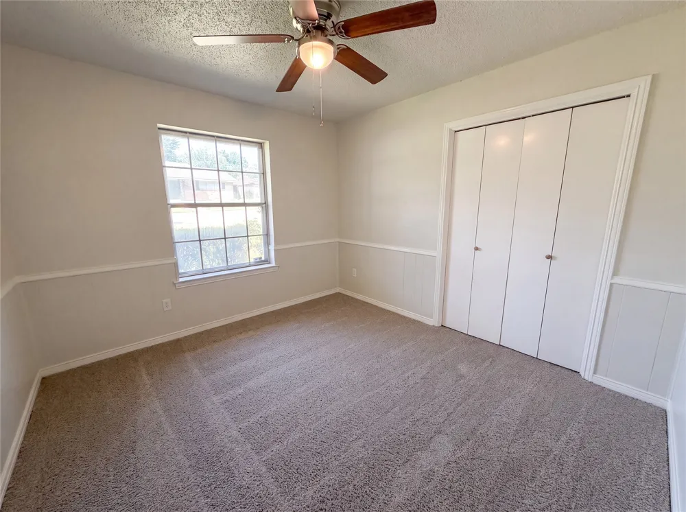 304 Brook Hollow Drive DeSoto, TX 75115