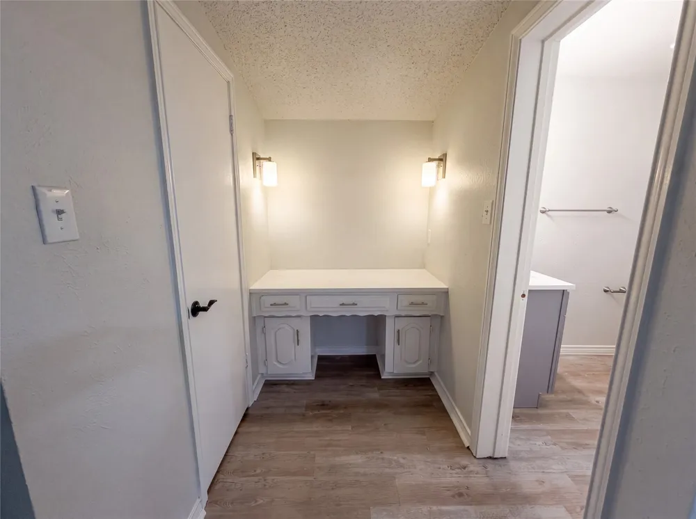 304 Brook Hollow Drive DeSoto, TX 75115