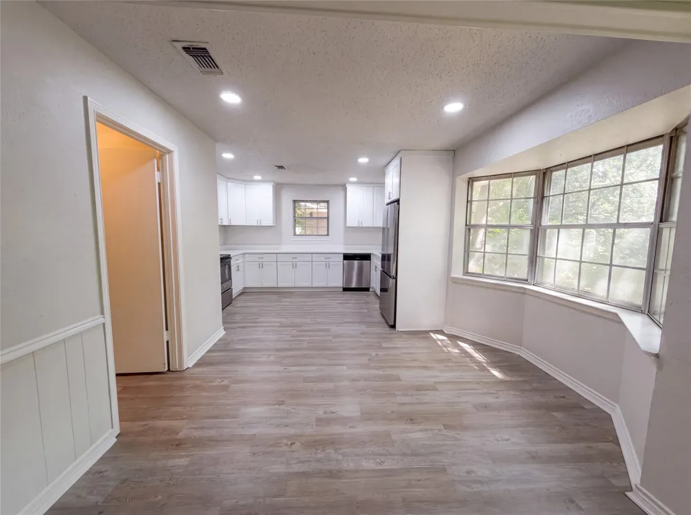 304 Brook Hollow Drive DeSoto, TX 75115