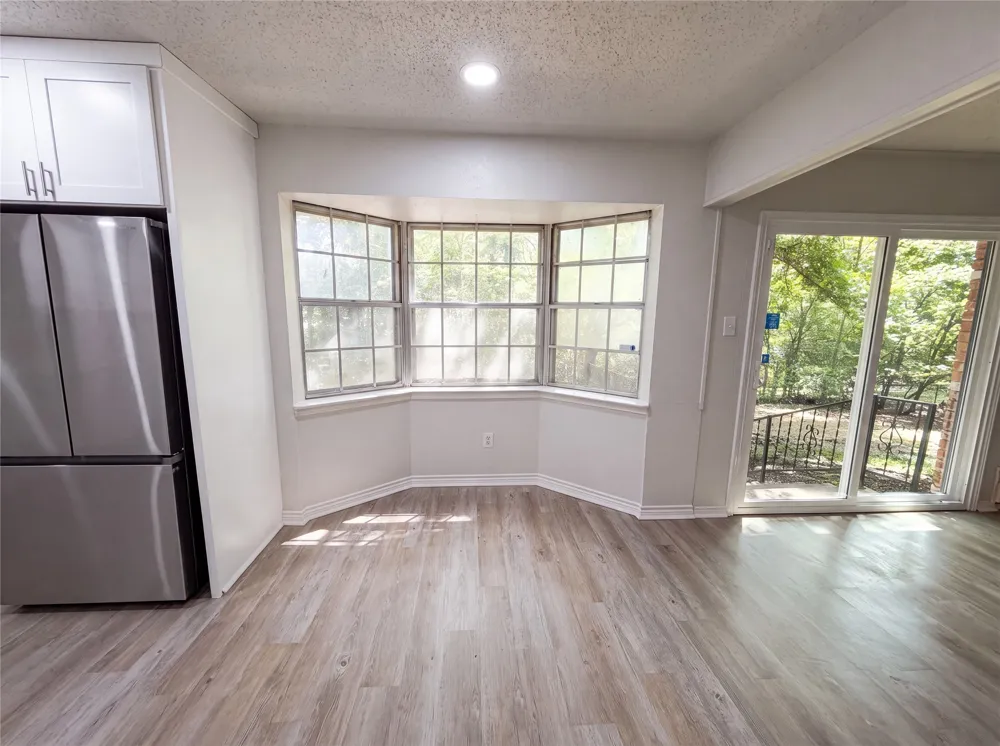 304 Brook Hollow Drive DeSoto, TX 75115