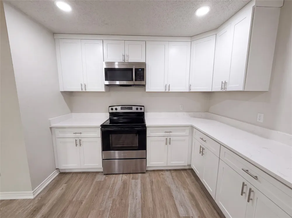 304 Brook Hollow Drive DeSoto, TX 75115