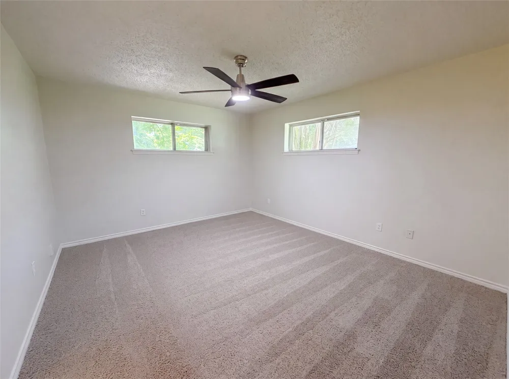 304 Brook Hollow Drive DeSoto, TX 75115
