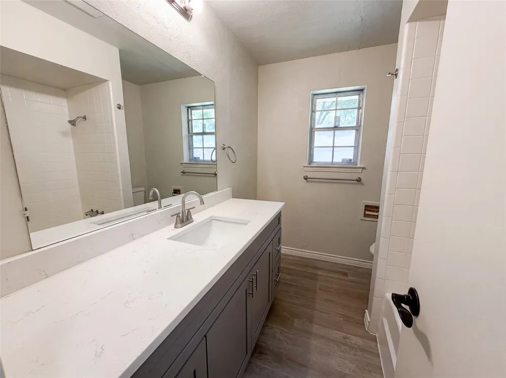 304 Brook Hollow Drive DeSoto, TX 75115