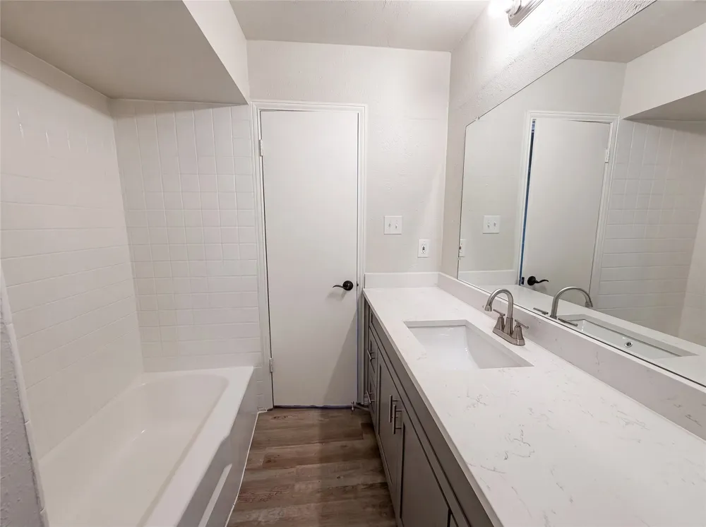 304 Brook Hollow Drive DeSoto, TX 75115