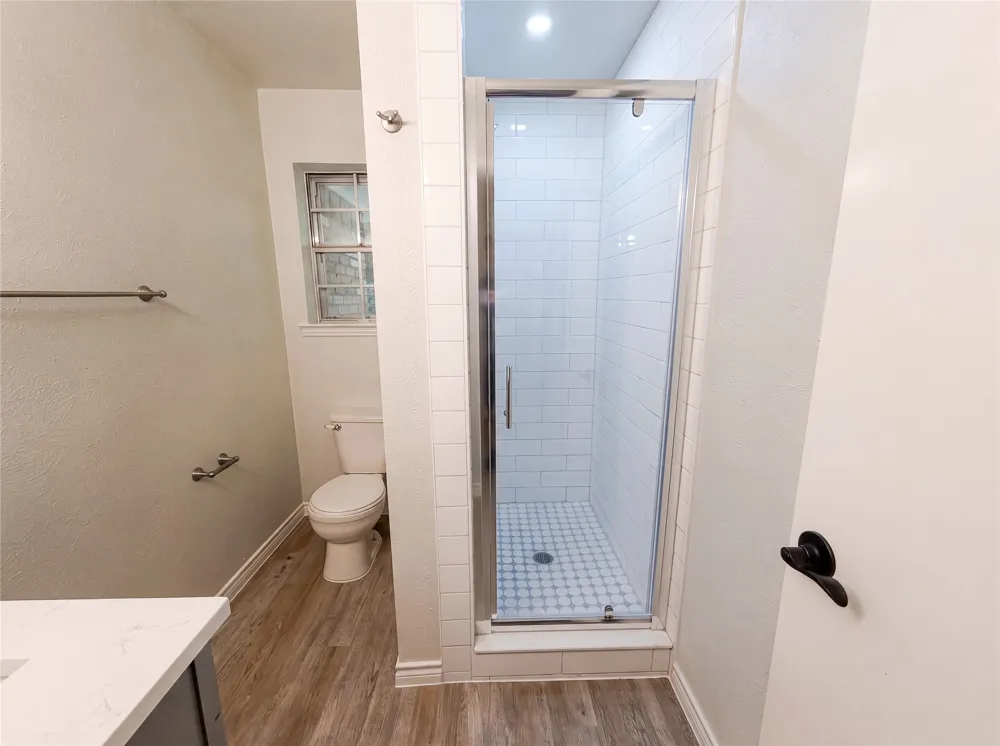 304 Brook Hollow Drive DeSoto, TX 75115