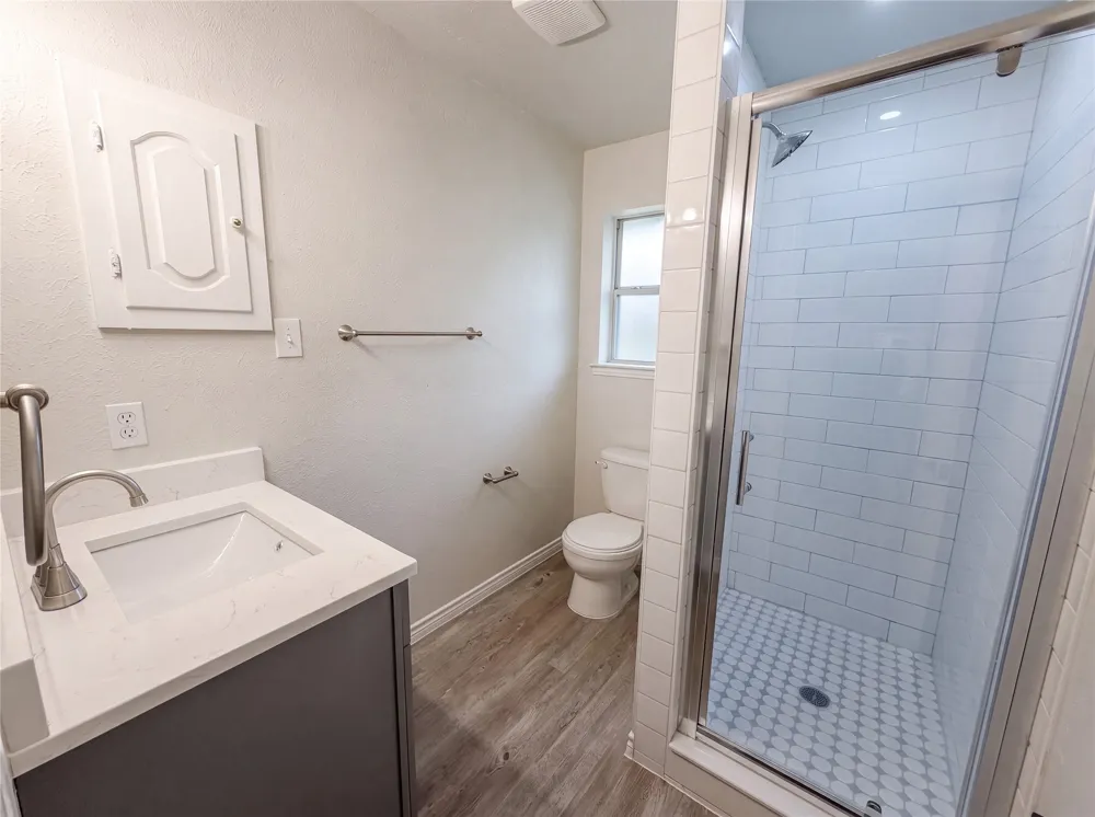 304 Brook Hollow Drive DeSoto, TX 75115