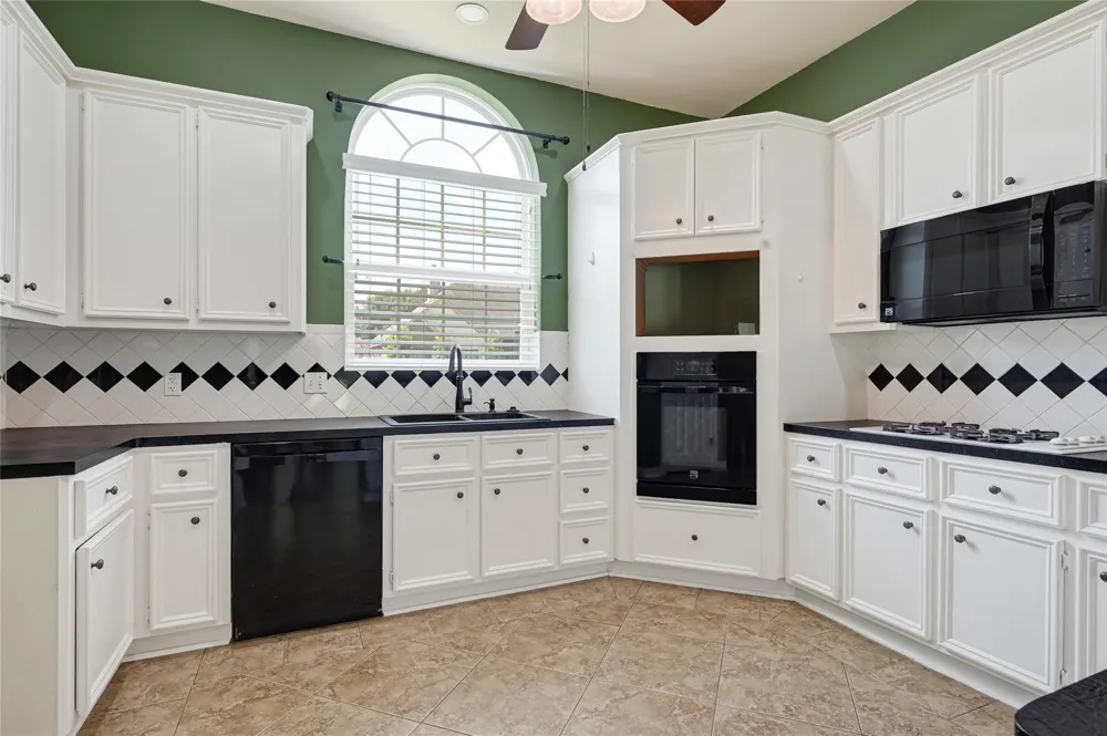 110 Regal Lane Liberty, TX 77575