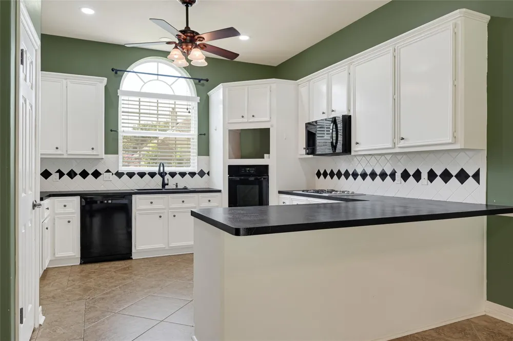 110 Regal Lane Liberty, TX 77575