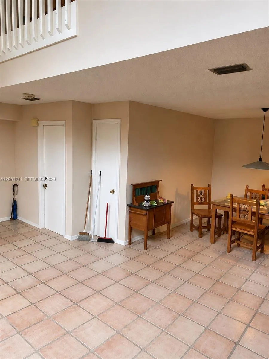 3532 Emerald Oaks Dr #2706 Hollywood, FL 33021