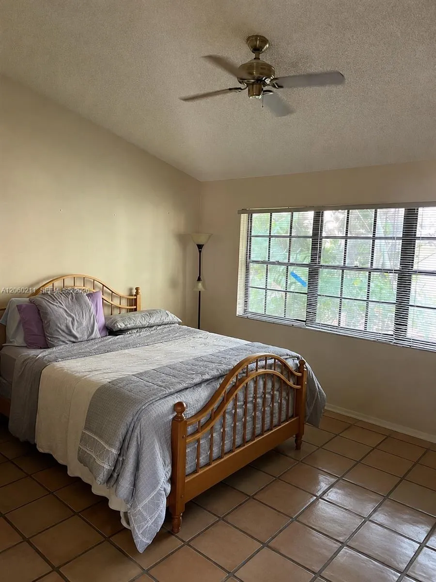 3532 Emerald Oaks Dr #2706 Hollywood, FL 33021