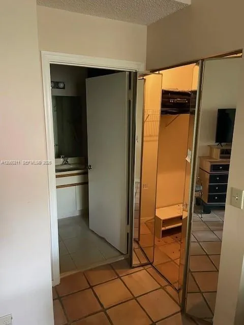 3532 Emerald Oaks Dr #2706 Hollywood, FL 33021