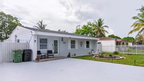 1655 NW 124th St