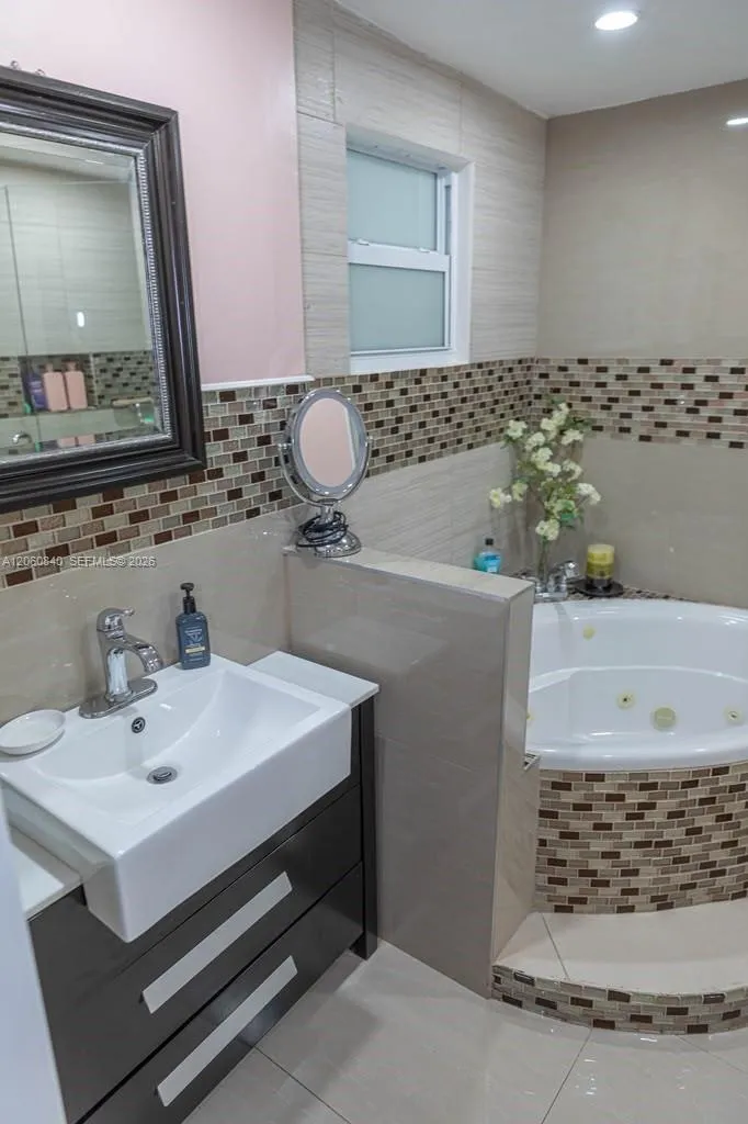 1655 NW 124th St North Miami, FL 33167