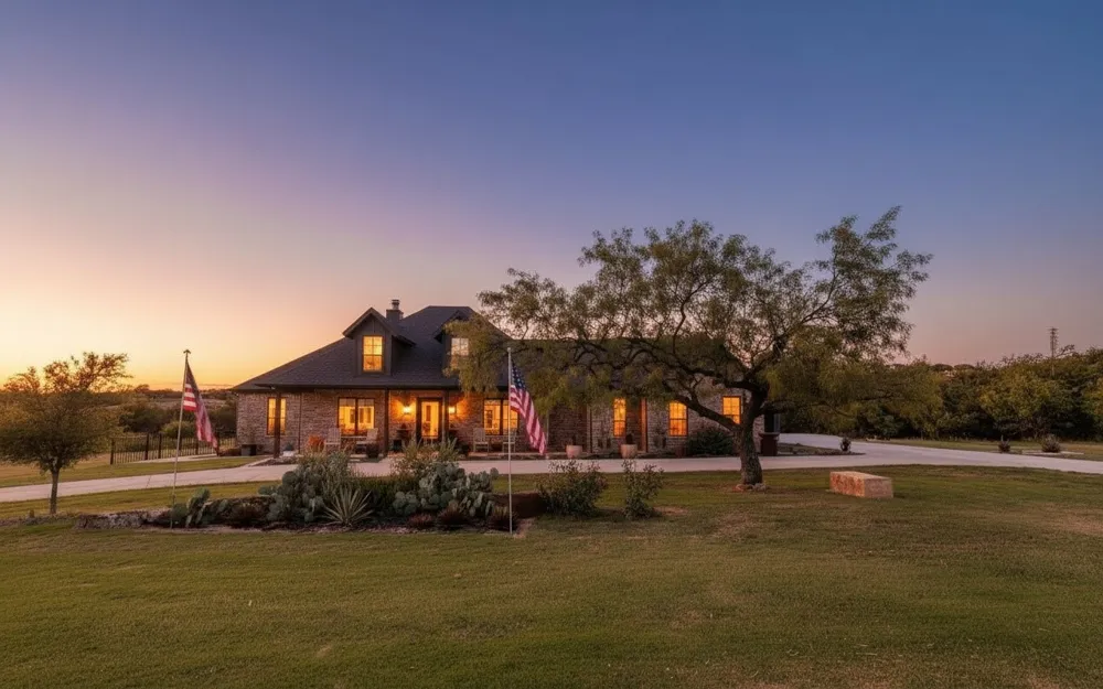 2125 Canyon Wren Loop Graford, TX 76449