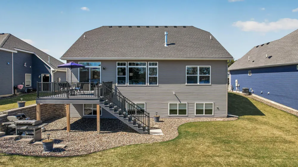 25415 Farmstead Lane Wyoming, MN 55092