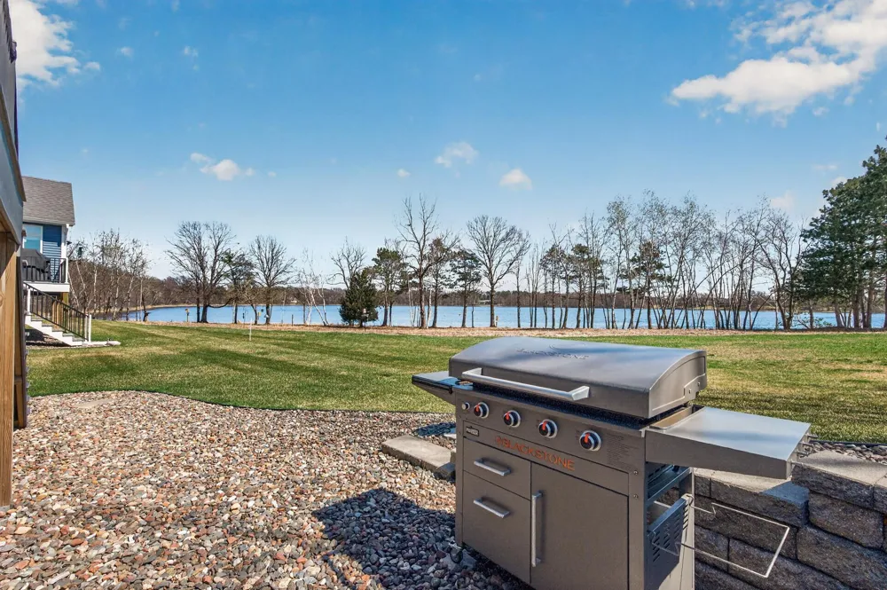 25415 Farmstead Lane Wyoming, MN 55092