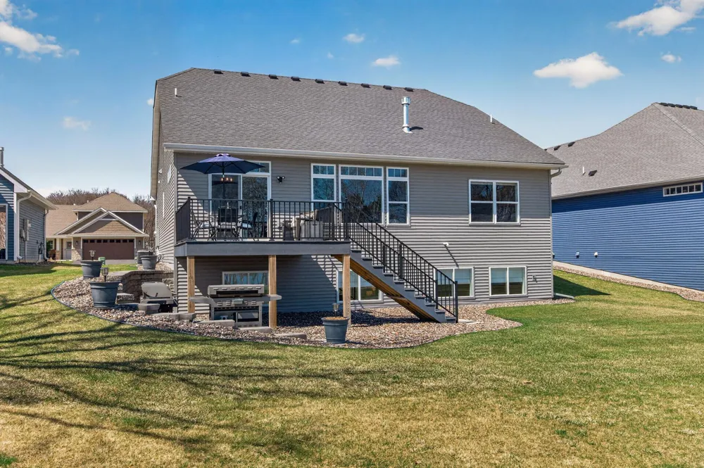25415 Farmstead Lane Wyoming, MN 55092
