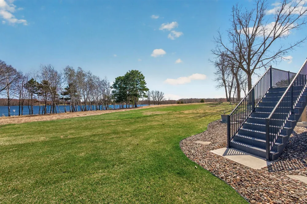 25415 Farmstead Lane Wyoming, MN 55092