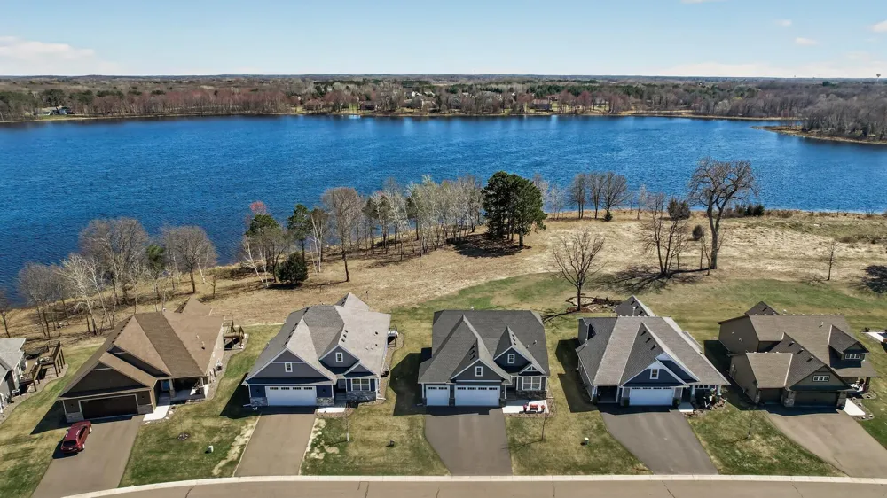 25415 Farmstead Lane Wyoming, MN 55092