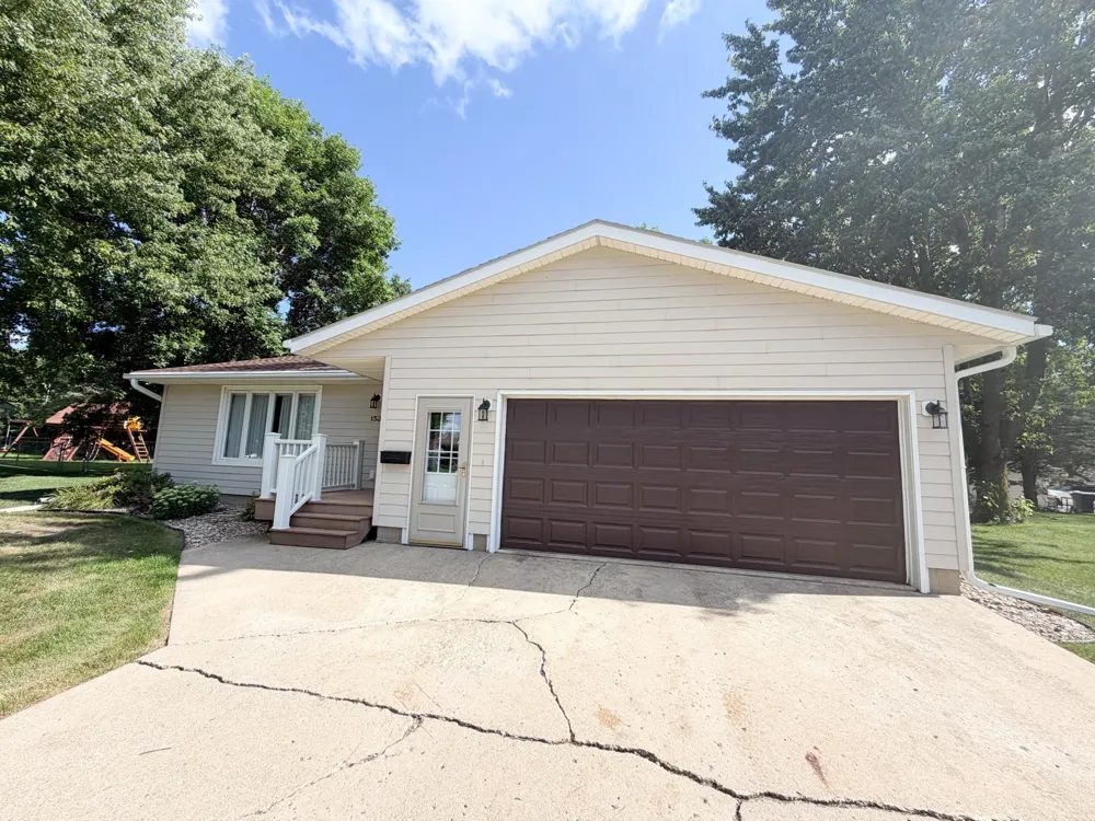 1523 Eckerson Drive Worthington, MN 56187