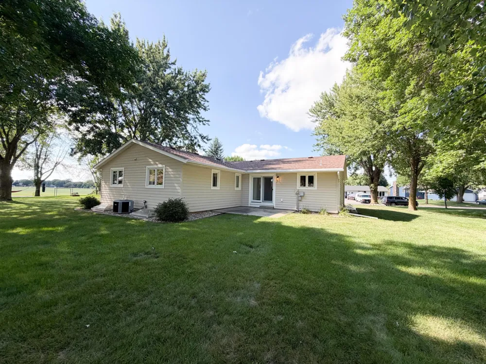 1523 Eckerson Drive Worthington, MN 56187