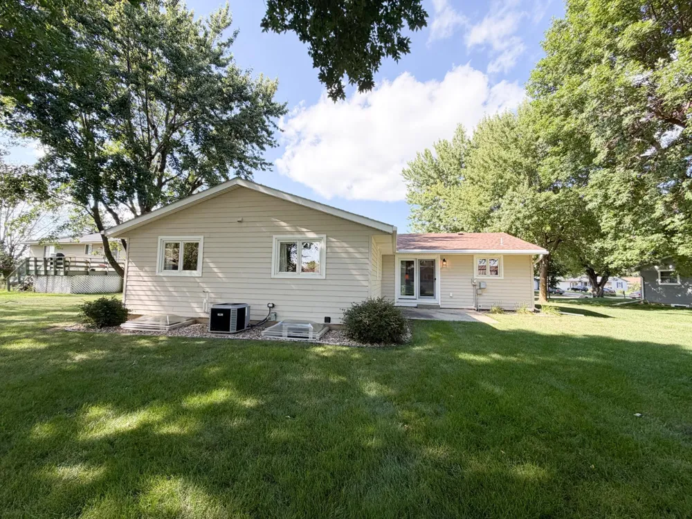 1523 Eckerson Drive Worthington, MN 56187