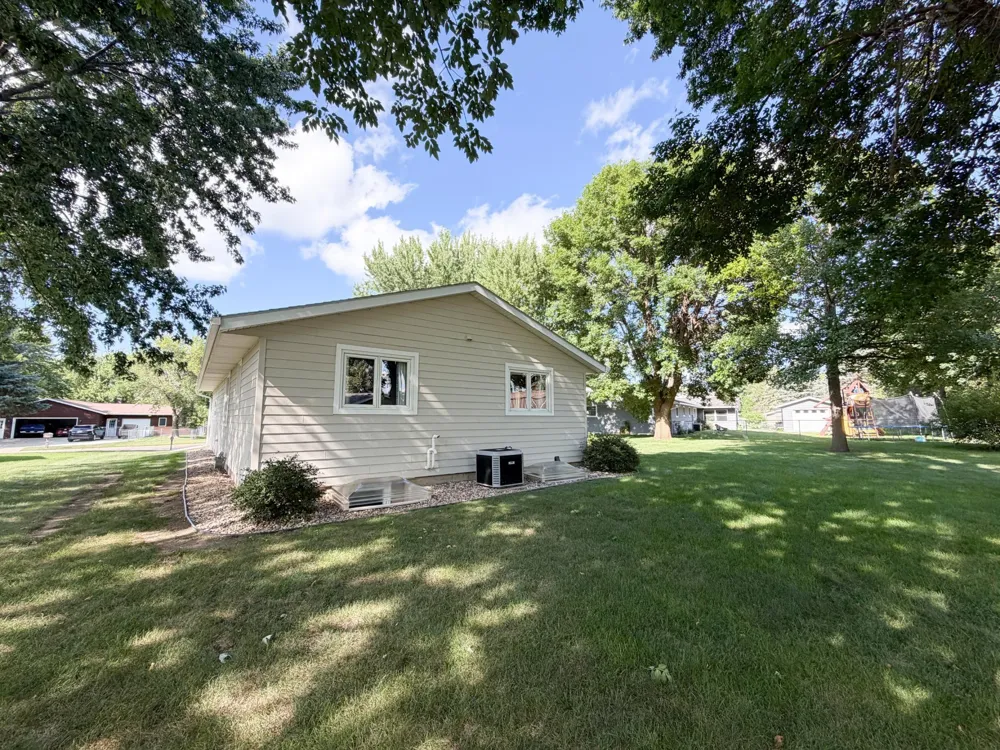 1523 Eckerson Drive Worthington, MN 56187