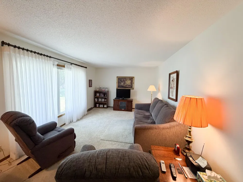 1523 Eckerson Drive Worthington, MN 56187