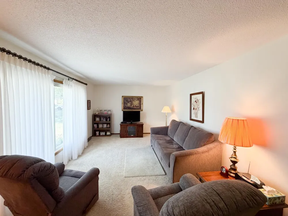 1523 Eckerson Drive Worthington, MN 56187