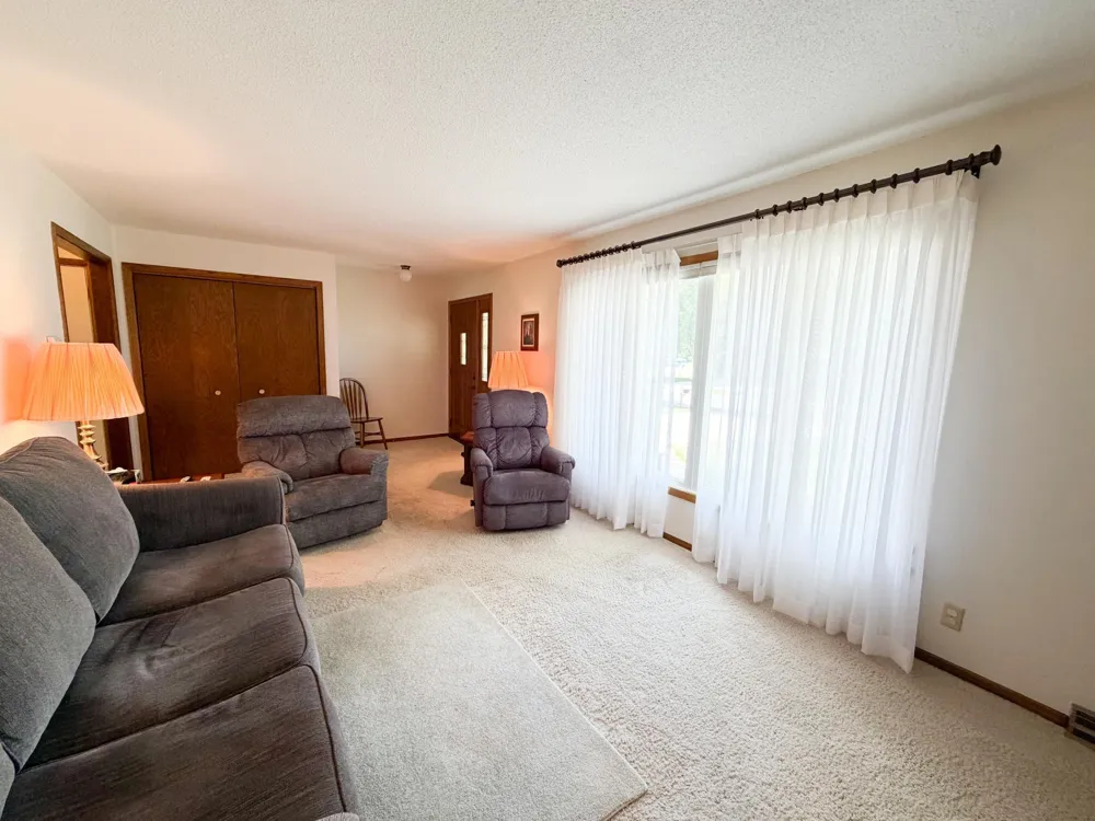 1523 Eckerson Drive Worthington, MN 56187