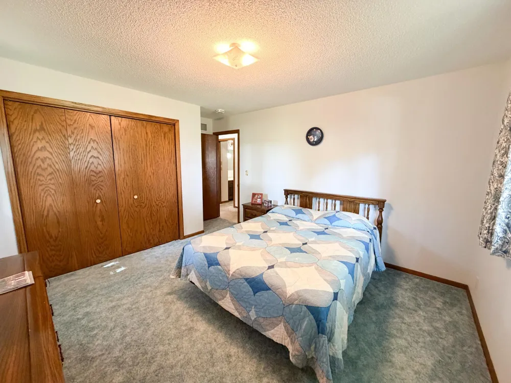 1523 Eckerson Drive Worthington, MN 56187