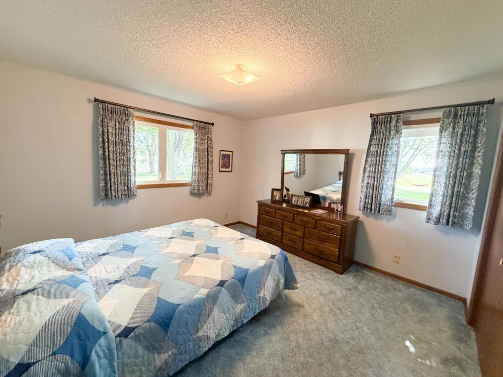 1523 Eckerson Drive Worthington, MN 56187