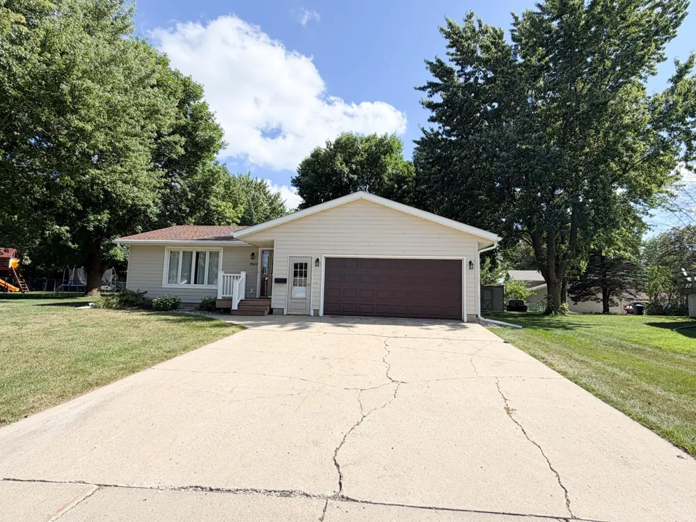 1523 Eckerson Drive Worthington, MN 56187