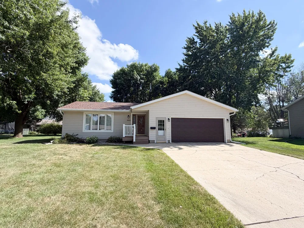 1523 Eckerson Drive Worthington, MN 56187