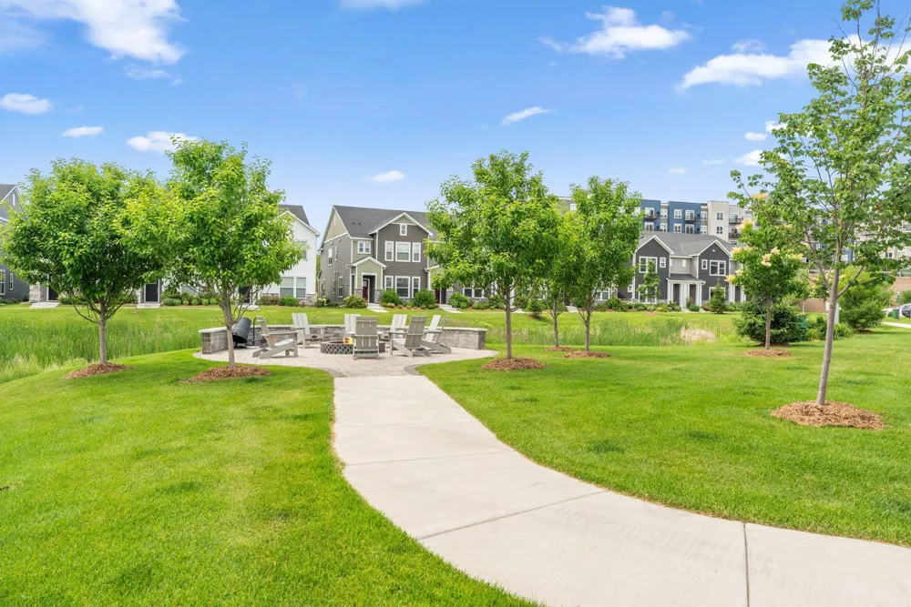 14524 Twin Lakes Circle Burnsville, MN 55306