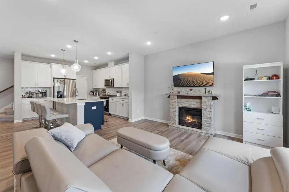 14524 Twin Lakes Circle Burnsville, MN 55306