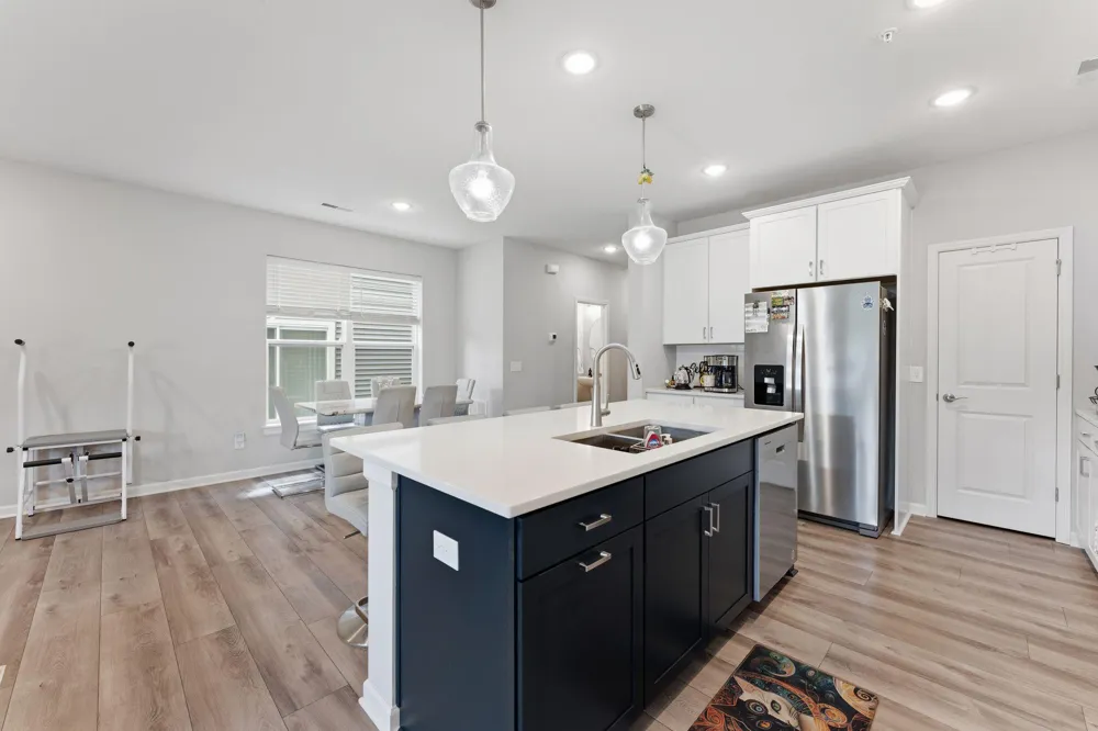 14524 Twin Lakes Circle Burnsville, MN 55306