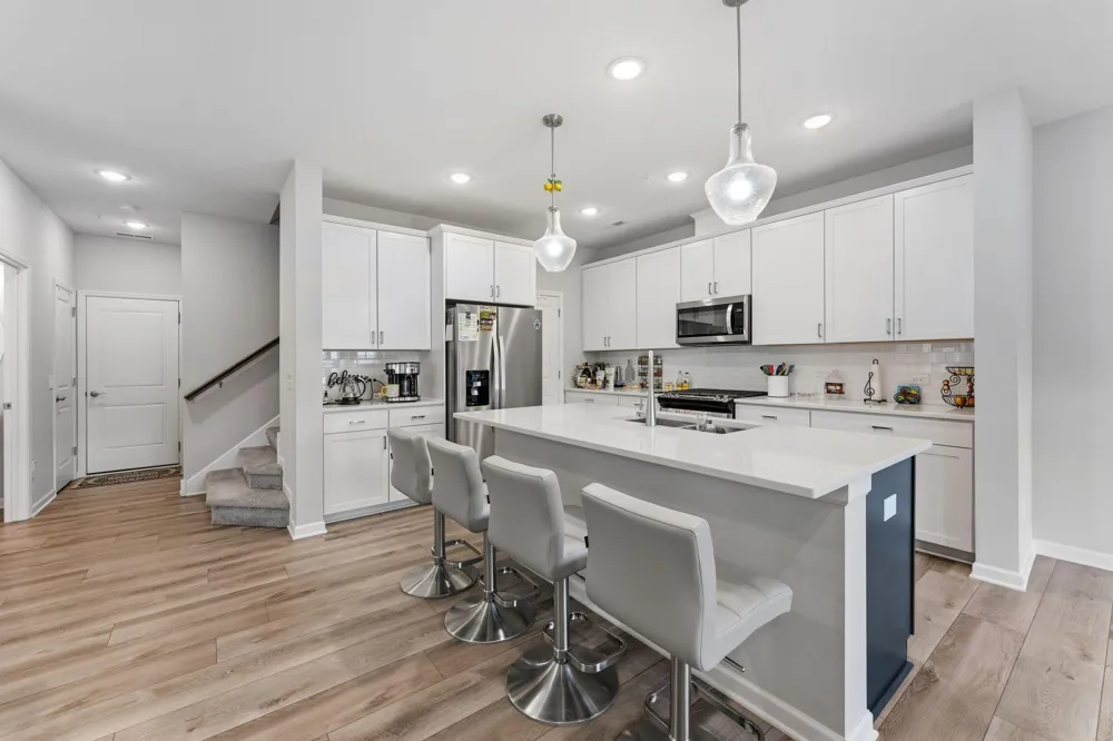 14524 Twin Lakes Circle Burnsville, MN 55306