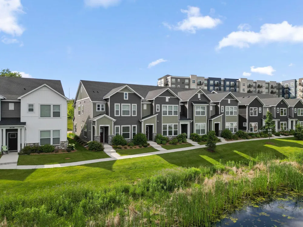 14524 Twin Lakes Circle Burnsville, MN 55306