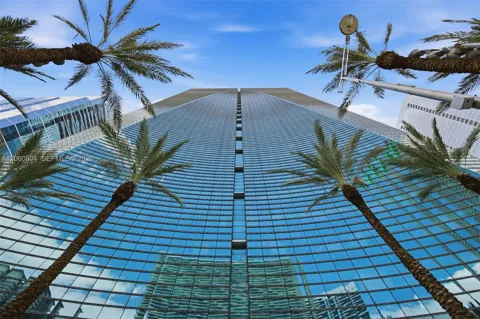 1395 Brickell Ave #2902