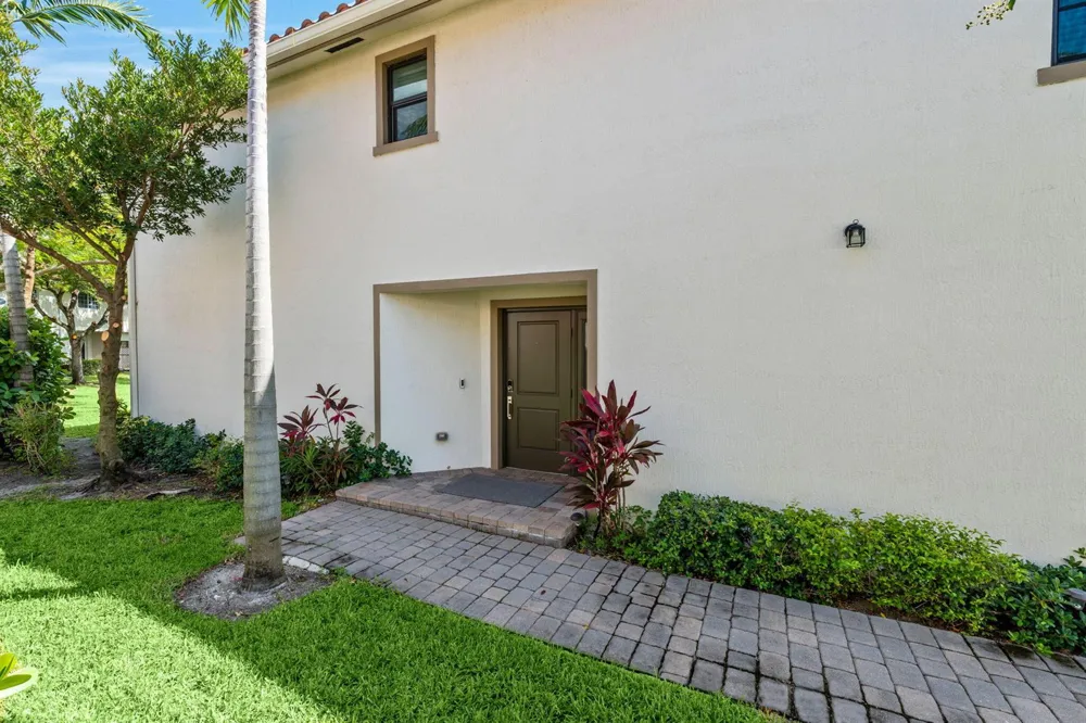 6001 Woods Edge Circle Riviera Beach, FL 33410