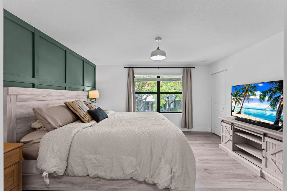 6001 Woods Edge Circle Riviera Beach, FL 33410