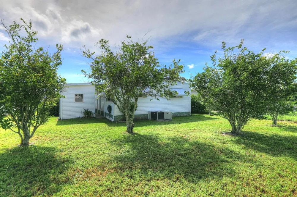912 Oriole Circle Barefoot Bay, FL 32976