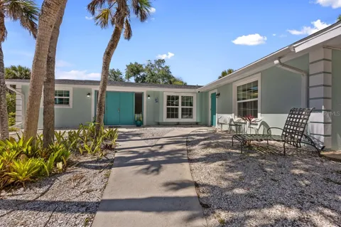 4055 BAY OAKS CIRCLE